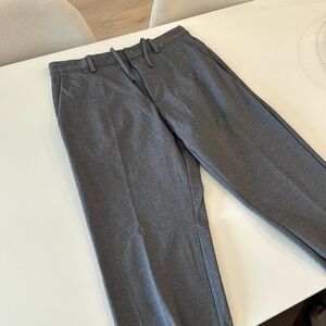 Men’s Uniqlo relaxed casual pants small dark grey charcoal